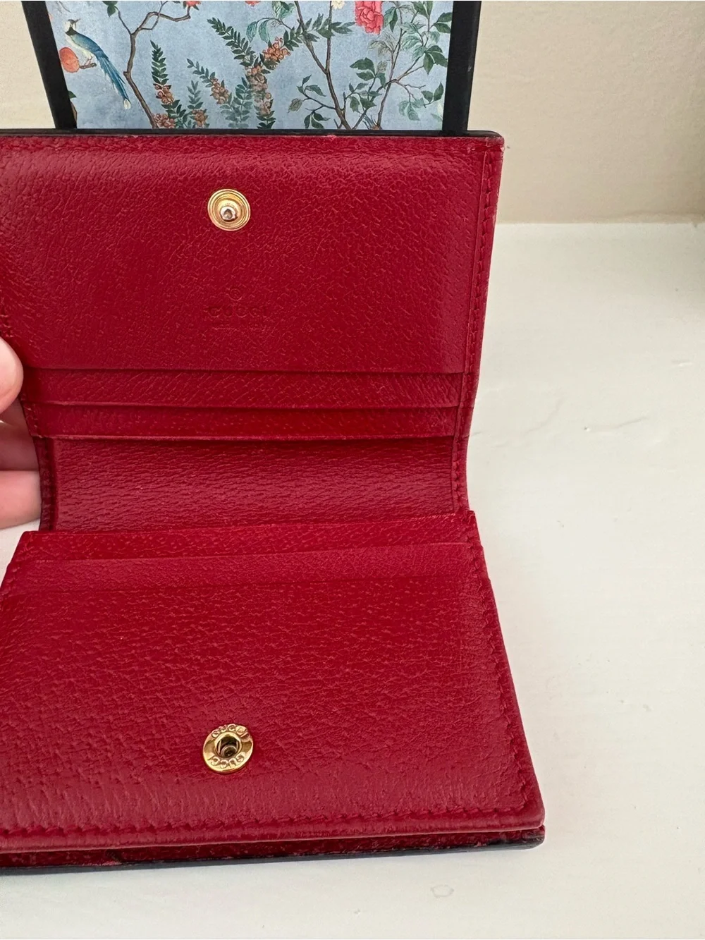 Gucci Floral GG Supreme Card Holder in Beige and Red